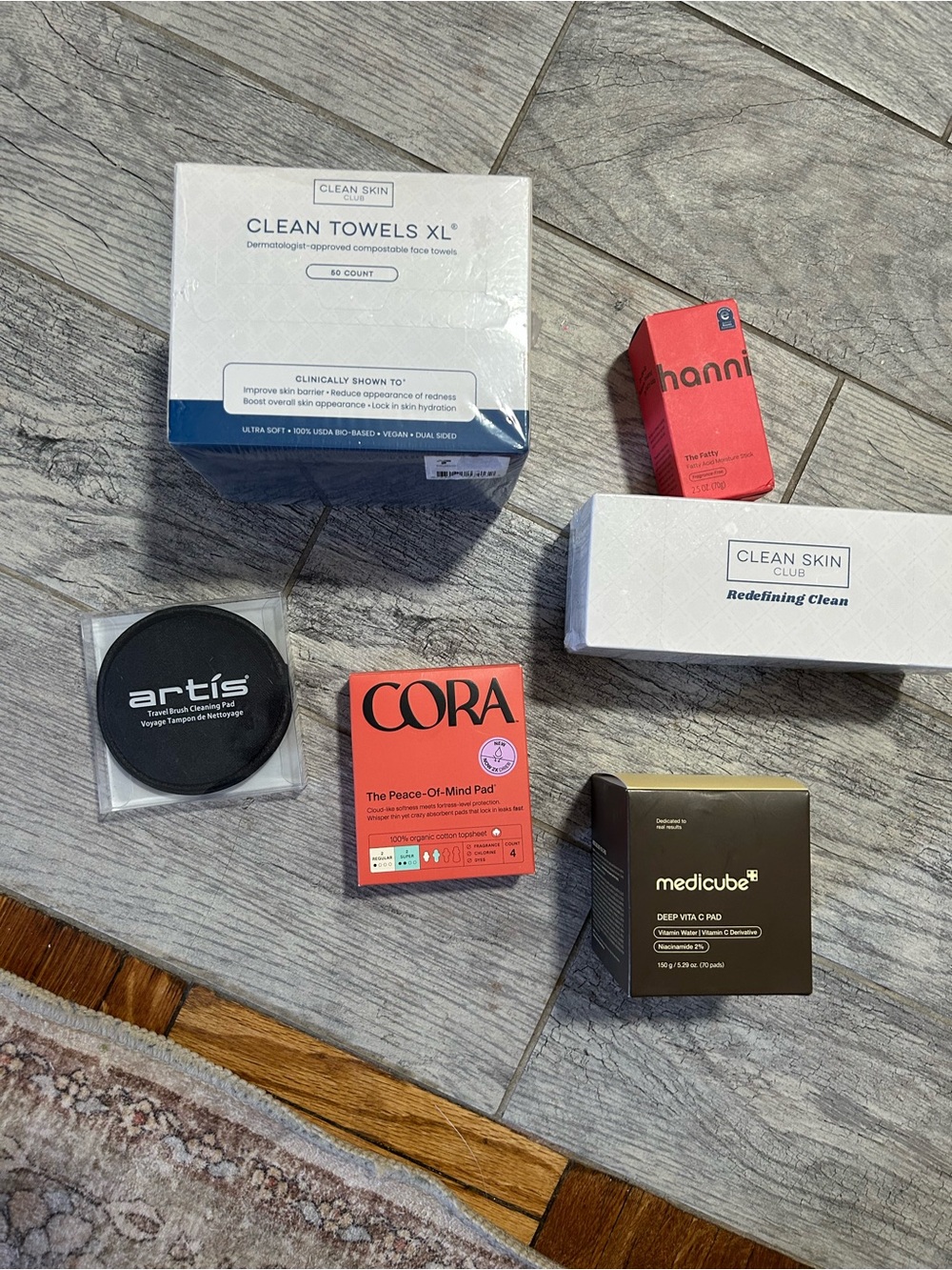 Skincare Makeup Bundle Lot Medicube Vit. C Pads Clean Skin
Club Towels XL Hanni